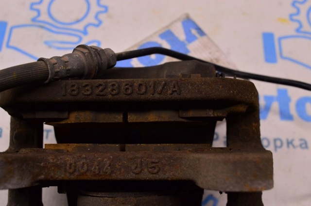 Задній гальмівний супорт лівий 68225313AA CHRYSLER
