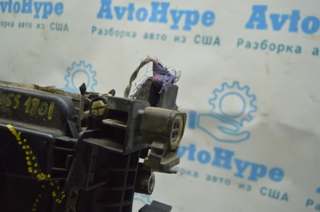Кронштейн радіатора лівий 68244427AA CHRYSLER