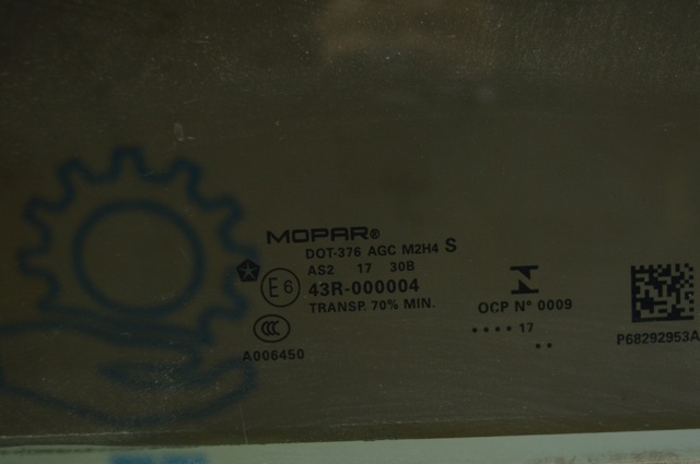 Скло водійських дверей 68292953AC CHRYSLER