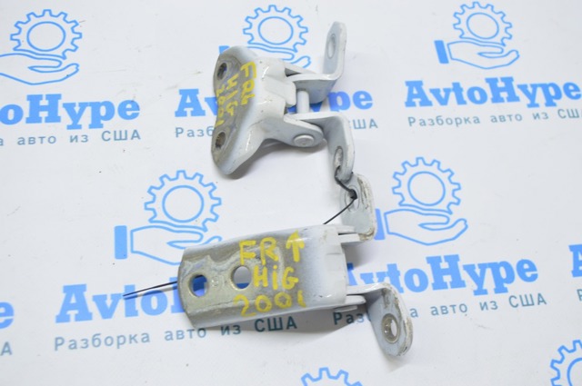 Петля передніх дверей права 6871002020 TOYOTA