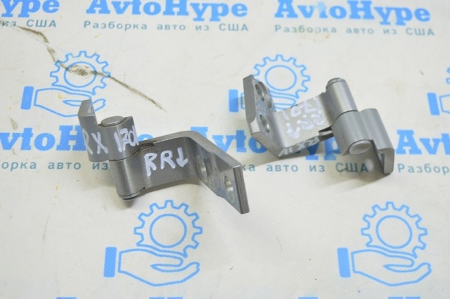 Дверний шарнір правий передній 6871048010 TOYOTA