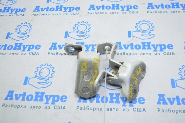 Петля передніх дверей, лівою 6872002020 TOYOTA