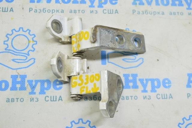 Шарнір передніх лівих дверей 6872030110 TOYOTA