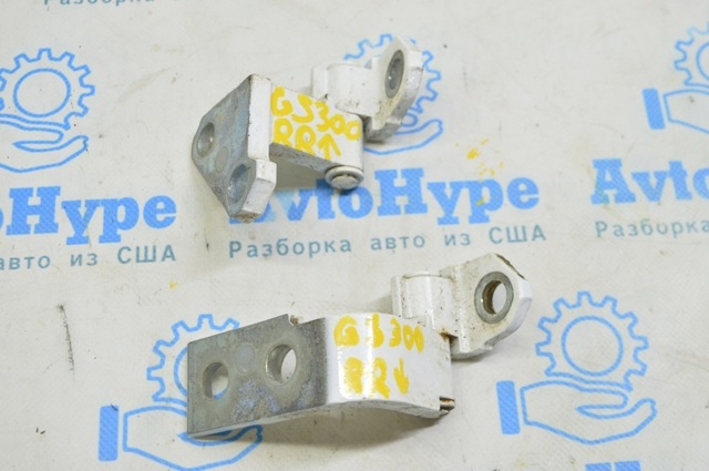 Дверний шарнір правий передній 6873030180 TOYOTA
