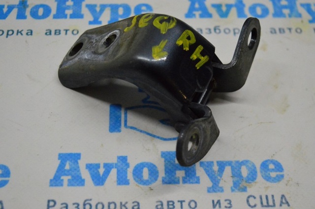 Петля передніх дверей, правою 68730AC010 TOYOTA