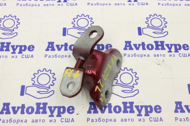 Петля водійських дверей 6874012120 TOYOTA