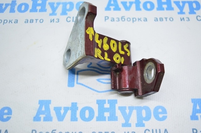 Петля передніх дверей лівих 6874030080 TOYOTA