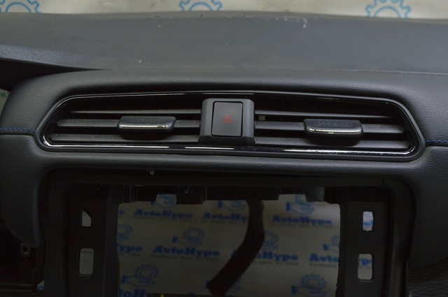 Решітка повітроводу 687505SK0B NISSAN