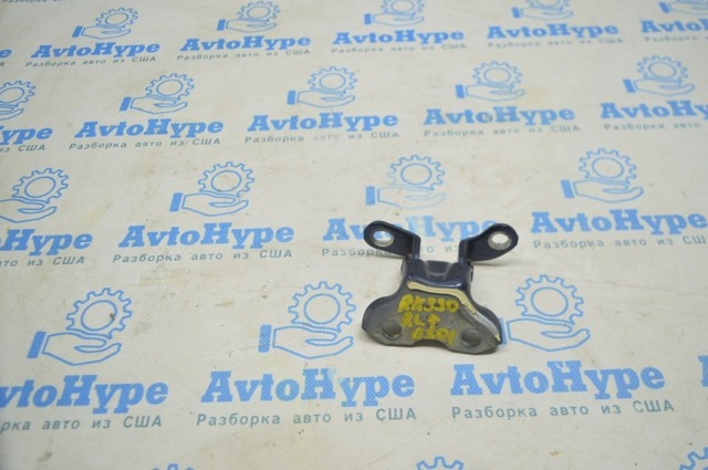 Петля заднтої двері, лівої 6876035041 TOYOTA