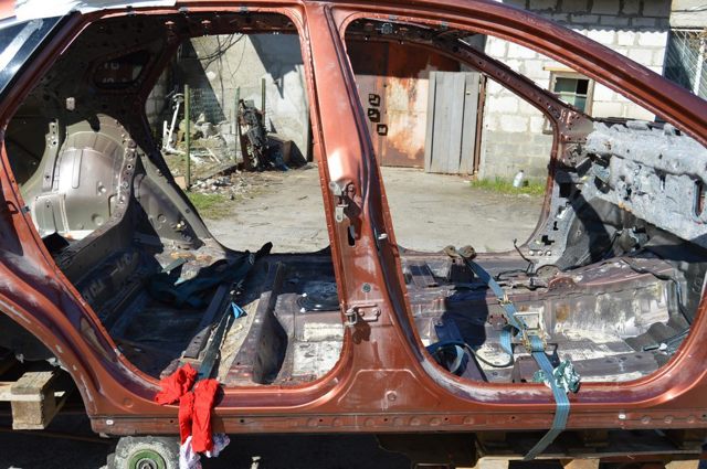 Петля задніх правих дверей 6877006050 TOYOTA