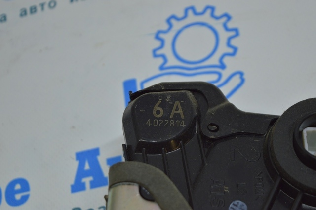 Замок дверей водія 690400C050 TOYOTA