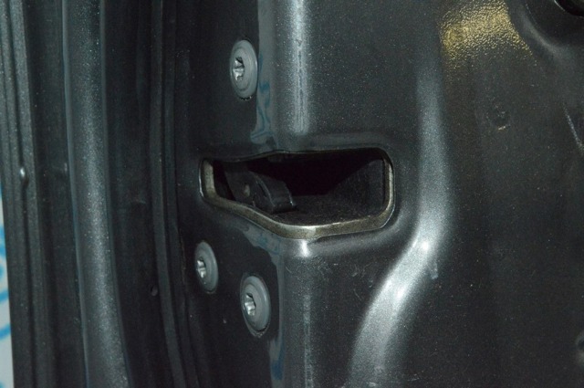 Замок водійських дверей 69040AC070 TOYOTA