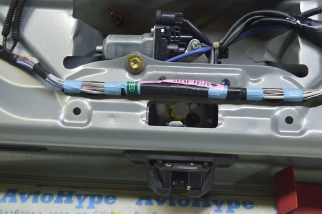 Замок дверей багажника 6935048030 TOYOTA