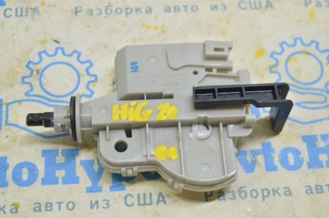 Замок відкривання лючка бензобаку 7703042020 TOYOTA