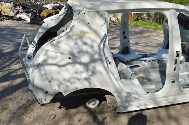 Крило праве заднє 781125SA0A NISSAN