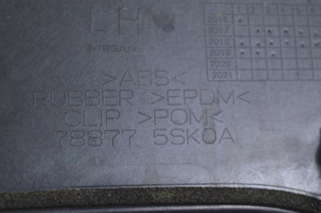 Молдинг заднього лівого крила 788775SA0A NISSAN