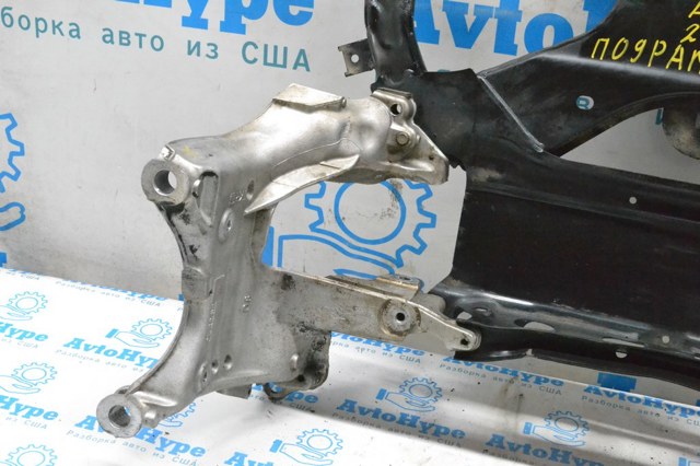 Кронштейн подушки (опори) двигуна, правої 80A399296S VAG