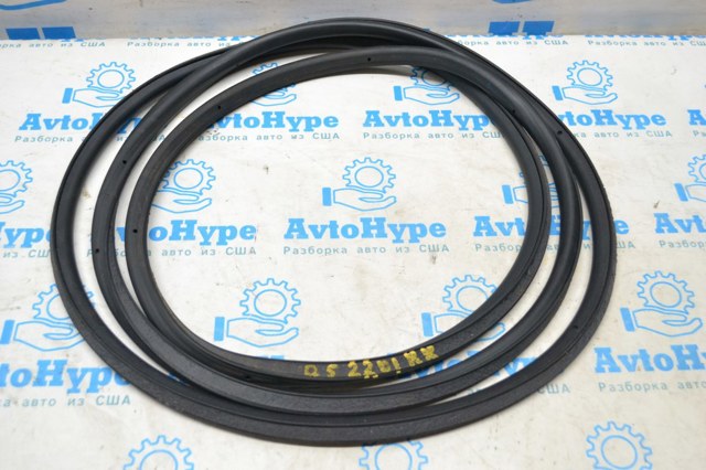 Ущільнювач двері передньої (на кузові) 80A839912E VAG