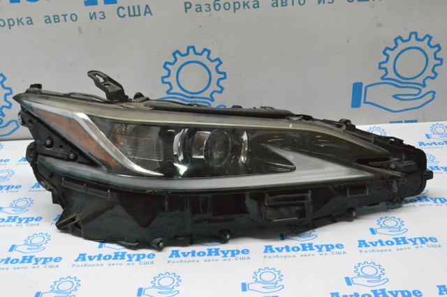 Фара комбінована, передня 8111006G50 TOYOTA