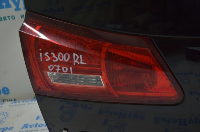 Задня ліва внутрішня фара 8159153061 TOYOTA
