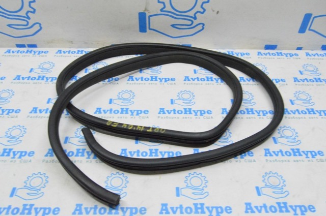 Прокладка дверей передніх правих 821402T000 HYUNDAI