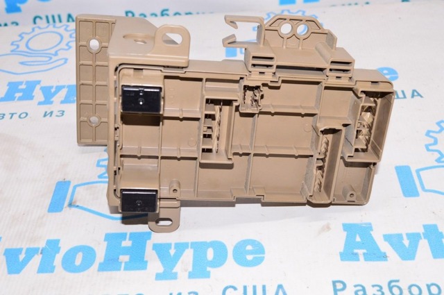 Коробка запобіжників 82201FJ110 SUBARU