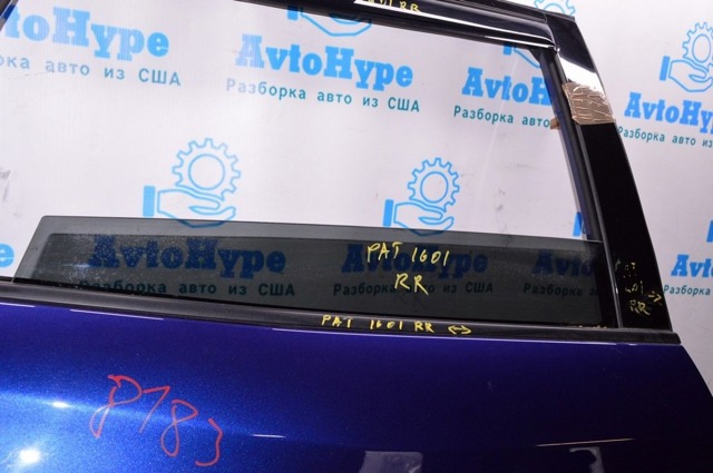 Скло задньої двері правої 823003KA1A NISSAN