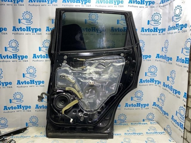 Скло задньої двері правої 823005AA0A NISSAN