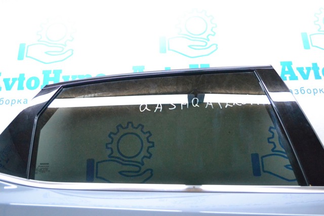 Скло заднє праве 823006UA0B NISSAN