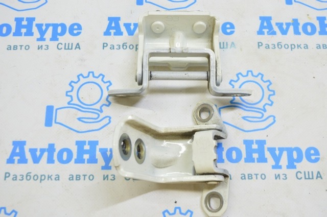 Петля задніх правих дверей 824003NA1A NISSAN