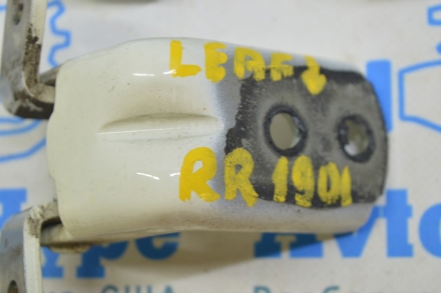 Петля задніх правих дверей 82420AG000 NISSAN