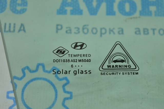 Скло передніх дверей, правих 82420F3030 HYUNDAI