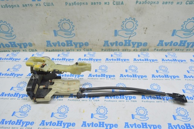 Тримач зовнішньої ручки дверей, передньої правої 826653S000 HYUNDAI