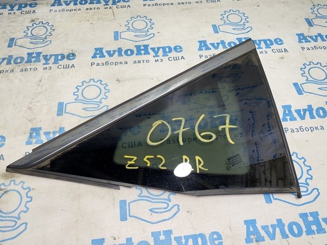 Скло багажного відсіку, праве 833005AA0A NISSAN