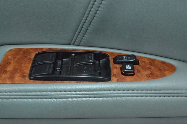 Кнопки переднього лівого склопід'ємника 84040AC030 TOYOTA