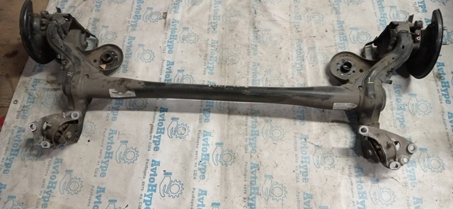 Балка задньої підвіски поперечна 84068613 GM