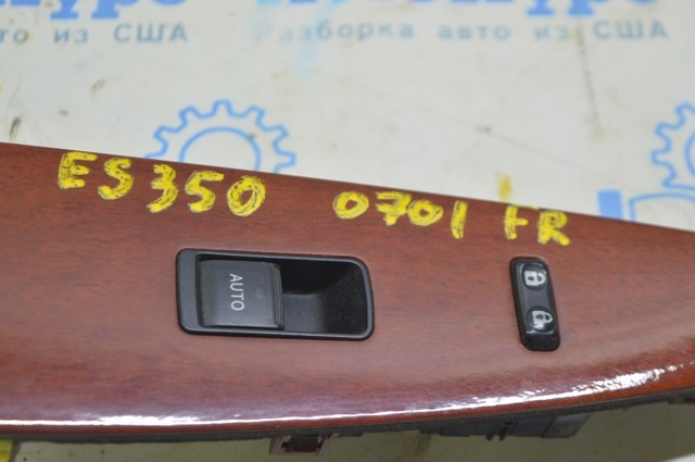 Кнопковий блок керування склопідіймачами передній правий 8493030070 TOYOTA