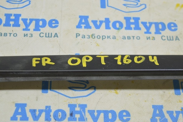 Захисна накладка вітрового скла права 86132D4000 HYUNDAI