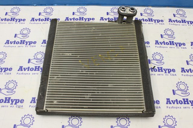 Охолоджувач повітря 8850133390 TOYOTA