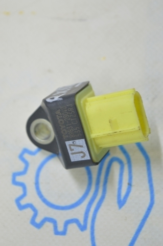 Датчик Айрбег передній 8983128040 TOYOTA