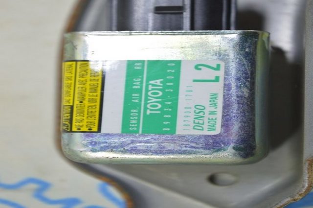 Датчик подушки безпеки 8983430020 TOYOTA