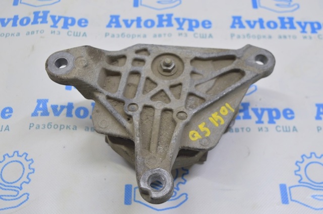 Кронштейн подушки коробки передач 8K0399115BS VAG
