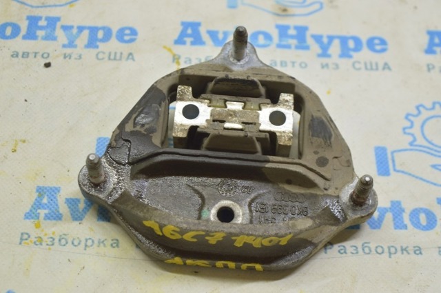 Кріплення подушки коробки передач 8K0399151 VAG