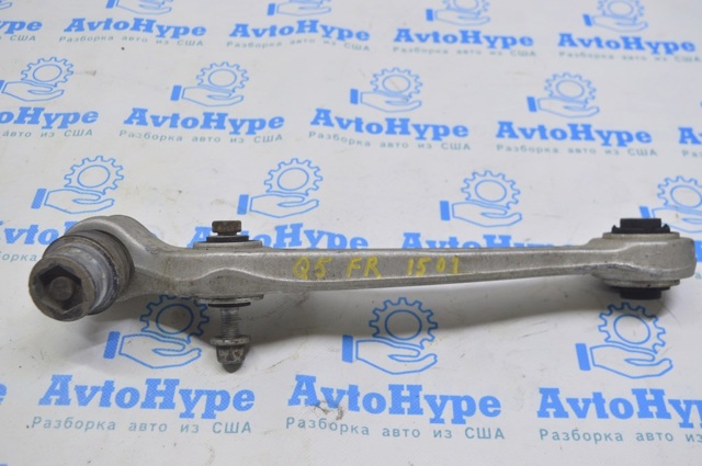 Правий важіль передній нижній підвіски 8K0407152F VAG