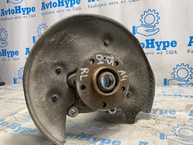 Кулак поворотний правий 8K0505432AR VAG