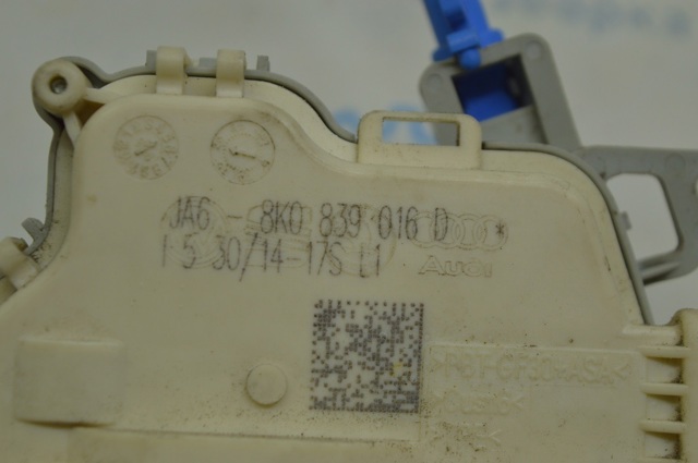 Замок задньої дверї, правої 8K0839016G VAG