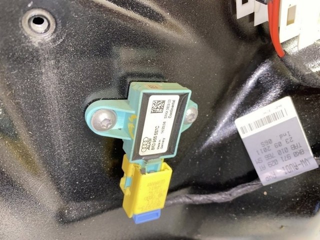 Датчик Ейрбег передній 8K0955557C VAG