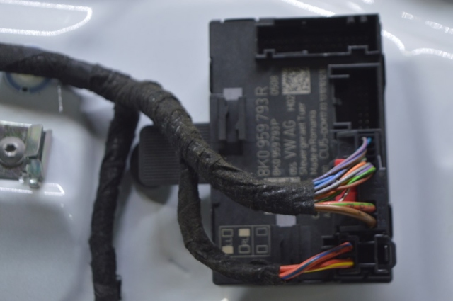 Блок комфорту передніх дверей 8K0959793R VAG