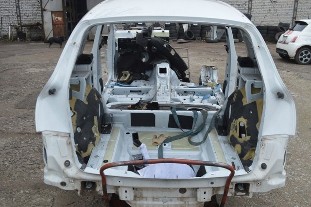 Днище багажника / ніша запасного колеса 8R0802215 VAG