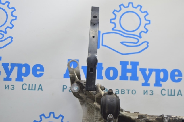 Кронштейн передньої панелі, правий 8R0805528A VAG